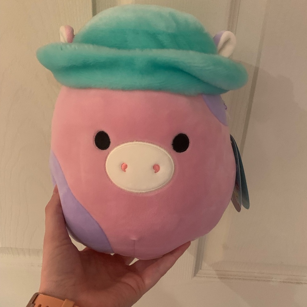 SDCC Patty the cow in bucket hat squishmallow